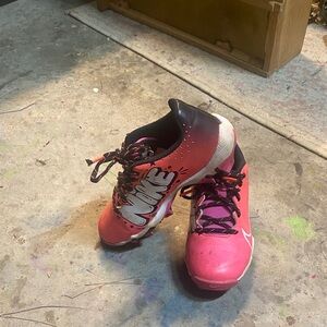Nike Pink and Black Graphic softball cleats size 1 in girls